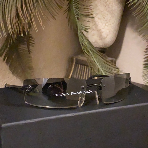 RARE- VINTAGE RIMLESS CHANEL GLASSES - Picture 7 of 10